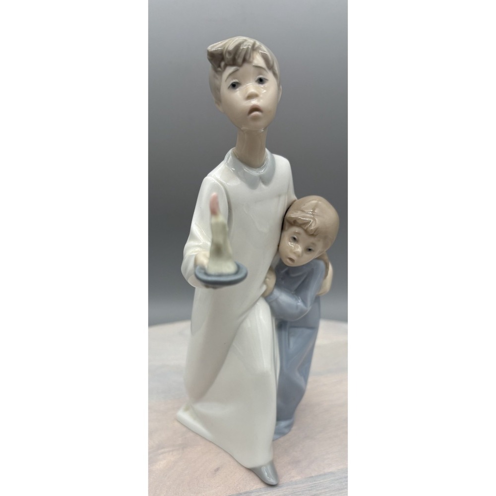 Vtg Lladro Figurine #4874 Boy in Night Shirt candle Porcelain Glossy Finish 8.5"